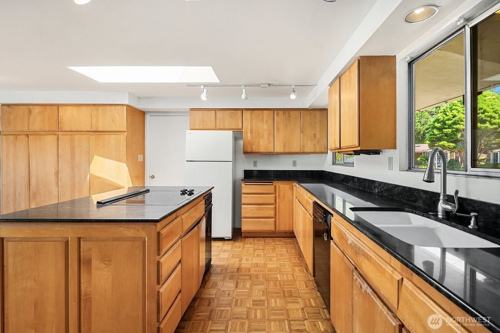 Image 8 of property listing at 3621 81st Avenue SE, Mercer Island, WA 98040