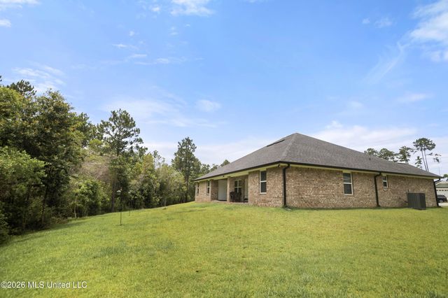 6285 Emerald Lk Drive, Biloxi, MS 39532