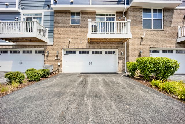 1951 Kingsley Circle, Northbrook, IL 60062