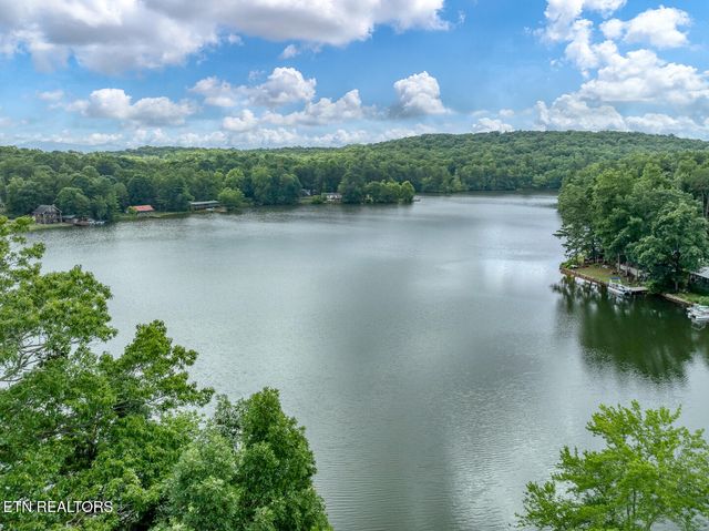 5719 Lakeshore Drive, Tallassee, TN 37878