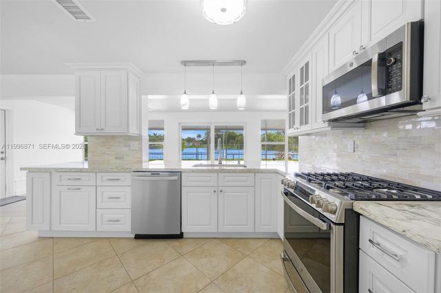 2320 NW 73rd Avenue, Sunrise, FL 33313
