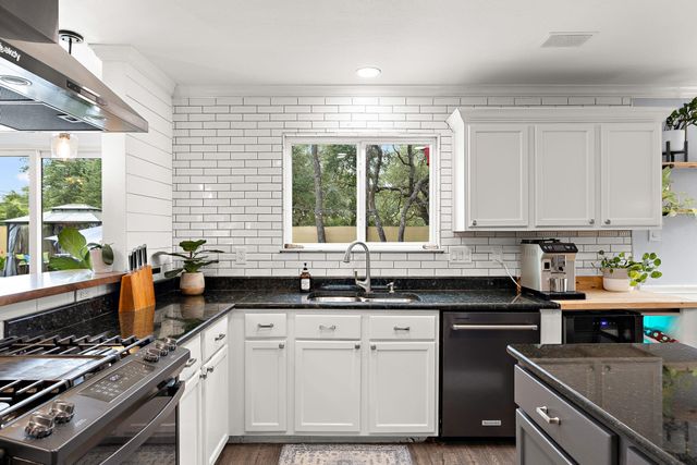 105 Bluejack PL, Cedar Park, TX 78613