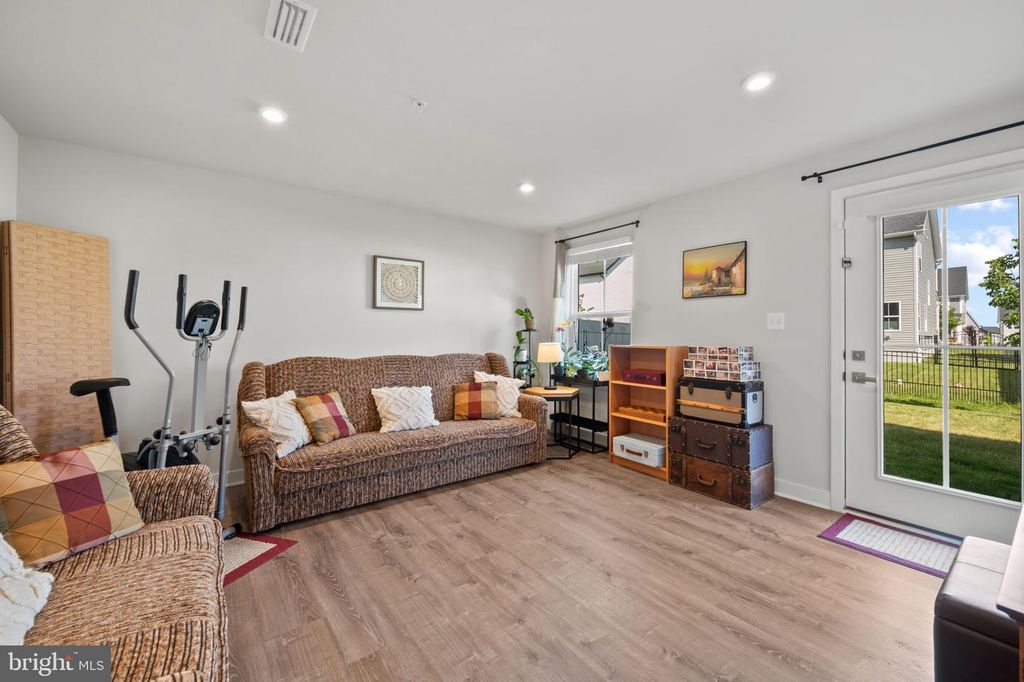 Image 16 of property listing at 7304 ISABELLA RD, Laurel, MD 20723