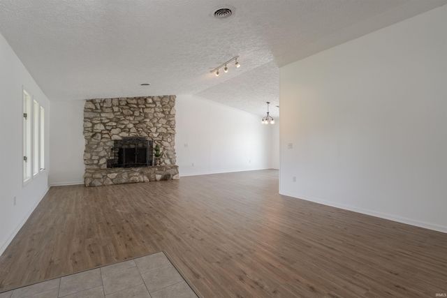 2444 Metzger Road, Boonville, IN 47601
