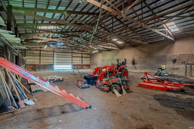 2444 Metzger Road, Boonville, IN 47601