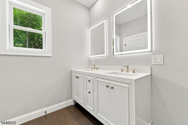 12 Jones Dr, Morris Twp., NJ 07960