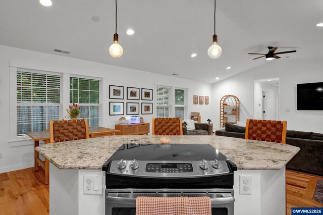 37502 Agate Dr, Lebanon, OR 97355