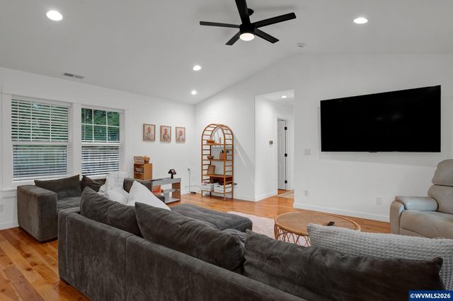 37502 Agate Dr, Lebanon, OR 97355