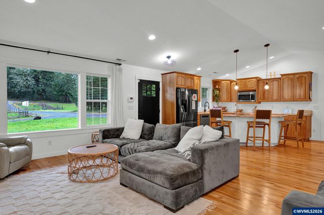 37502 Agate Dr, Lebanon, OR 97355