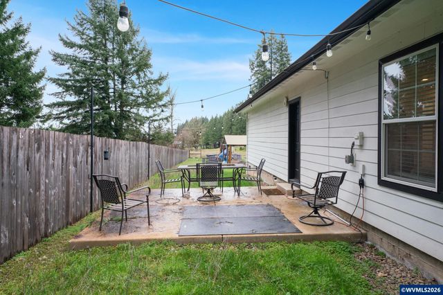 37502 Agate Dr, Lebanon, OR 97355