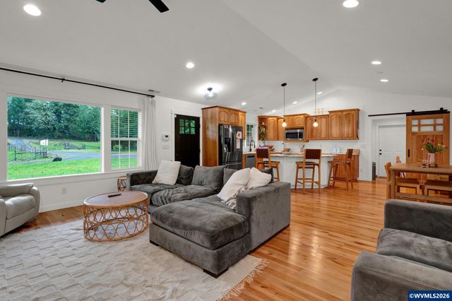 37502 Agate Dr, Lebanon, OR 97355