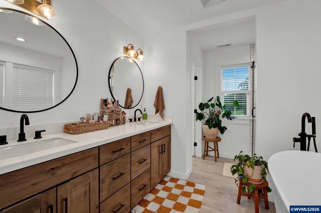 37502 Agate Dr, Lebanon, OR 97355