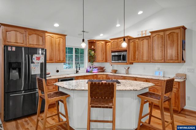 37502 Agate Dr, Lebanon, OR 97355