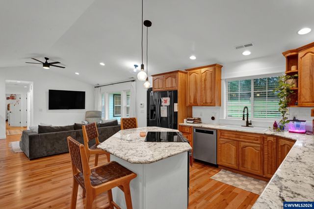 37502 Agate Dr, Lebanon, OR 97355