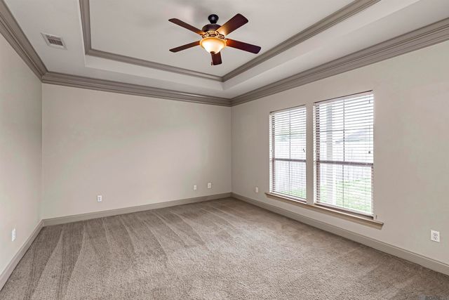 633 Fall Creek Dr, Baton Rouge, LA 70810