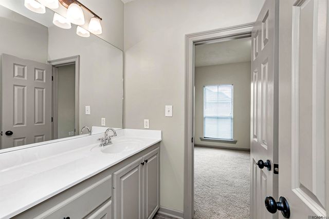 633 Fall Creek Dr, Baton Rouge, LA 70810