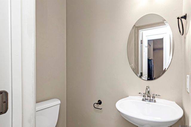 633 Fall Creek Dr, Baton Rouge, LA 70810