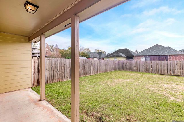 633 Fall Creek Dr, Baton Rouge, LA 70810