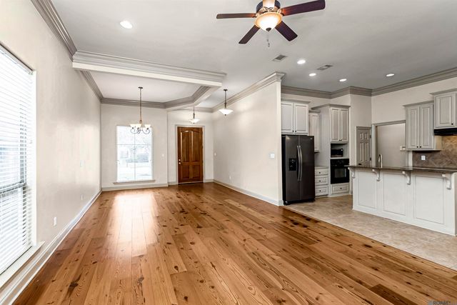 633 Fall Creek Dr, Baton Rouge, LA 70810