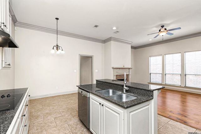 633 Fall Creek Dr, Baton Rouge, LA 70810