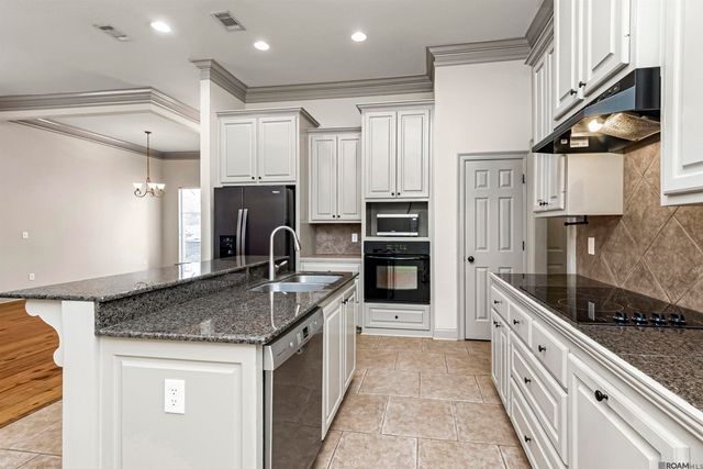 633 Fall Creek Dr, Baton Rouge, LA 70810