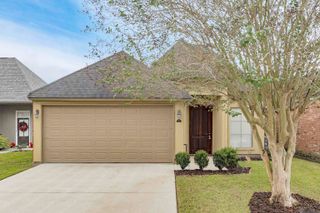 633 Fall Creek Dr, Baton Rouge, LA 70810