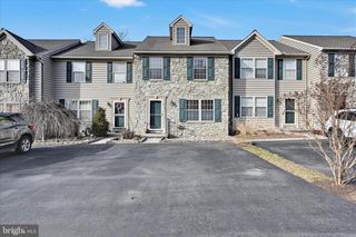 429 INDIAN ROCK CIR, Elizabethtown, PA 17022