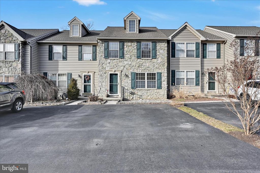 429 INDIAN ROCK CIR, Elizabethtown, PA 17022