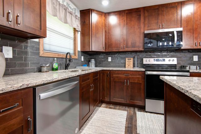 183 Sunshine Avenue, Cabool, MO 65689