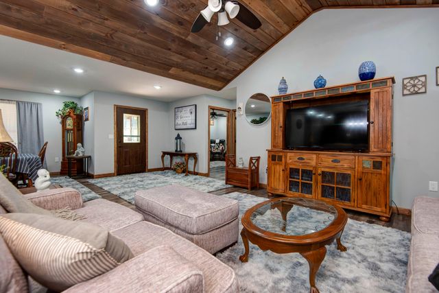 183 Sunshine Avenue, Cabool, MO 65689