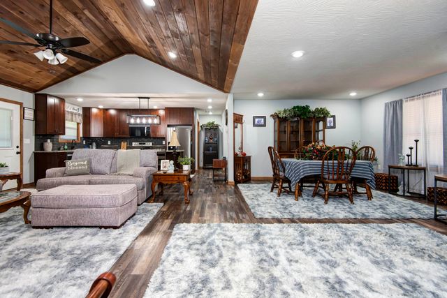 183 Sunshine Avenue, Cabool, MO 65689