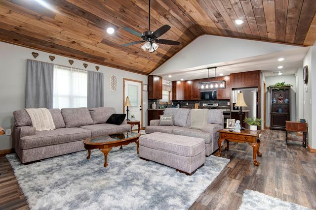 183 Sunshine Avenue, Cabool, MO 65689