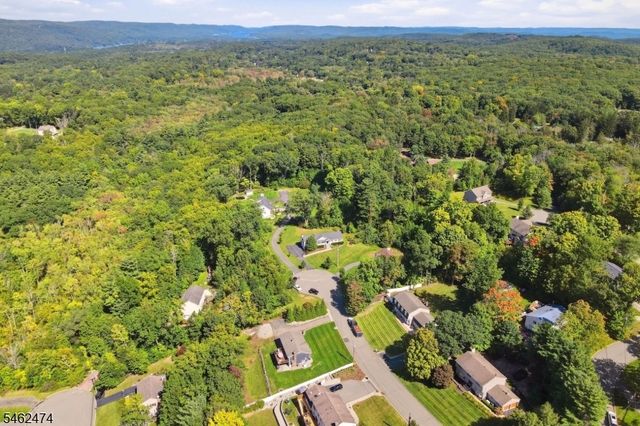58 Leslie Dr, West Milford Twp., NJ 07480
