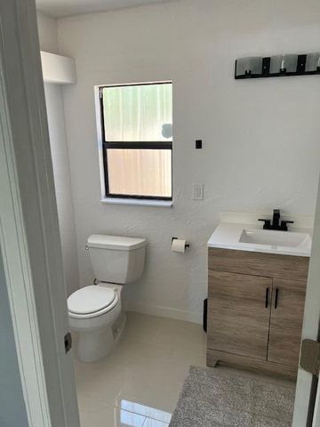 5880 NE 22nd Avenue, Fort Lauderdale, FL 33308