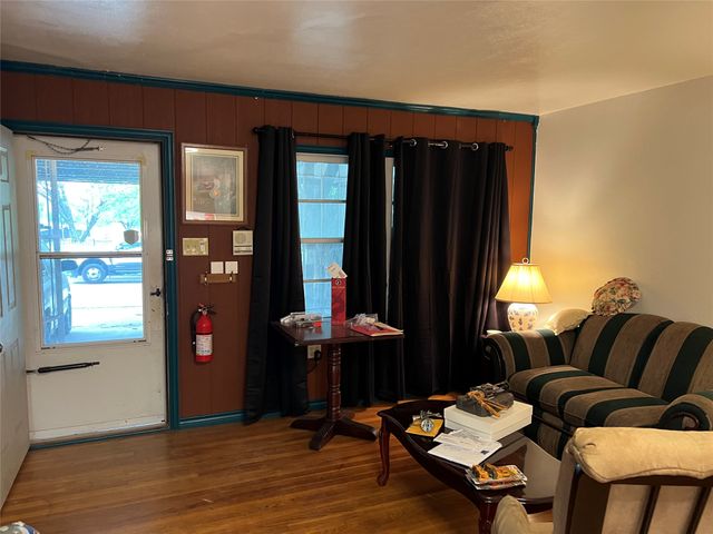 3400 Avenue C, Fort Worth, TX 76105