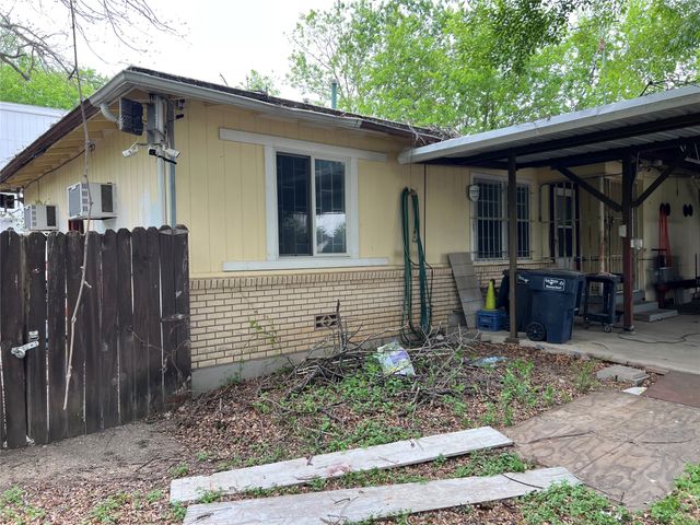3400 Avenue C, Fort Worth, TX 76105