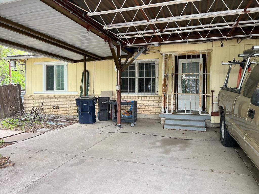 3400 Avenue C, Fort Worth, TX 76105