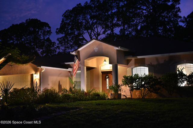 182 Shalimar Avenue NW, Palm Bay, FL 32907