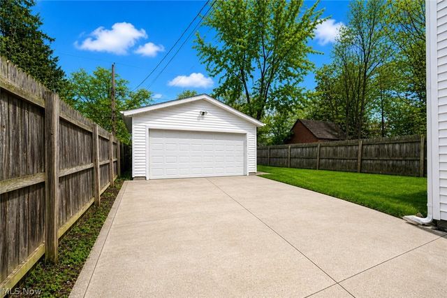 17511 Throckley Avenue, Cleveland, OH 44128