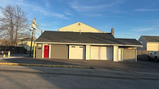 65 N Quarry St, Fall River, MA 02723