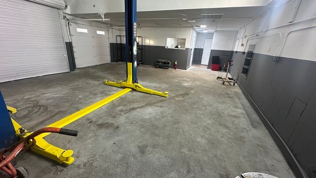 65 N Quarry St, Fall River, MA 02723