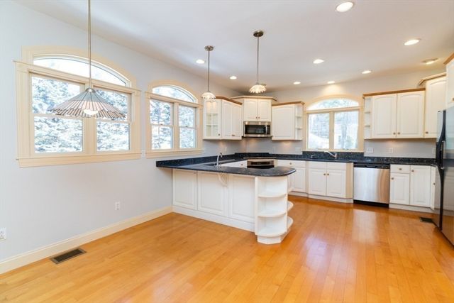 548 High Street, Westwood, MA 02090