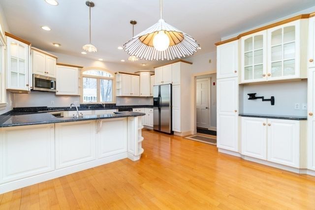 548 High Street, Westwood, MA 02090