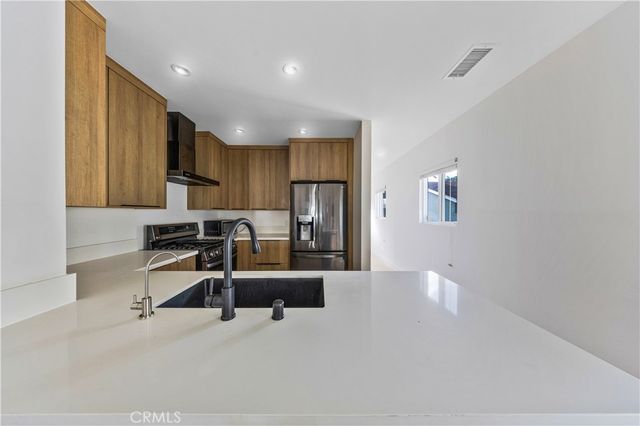 2672 Newell, Los Angeles, CA 90039