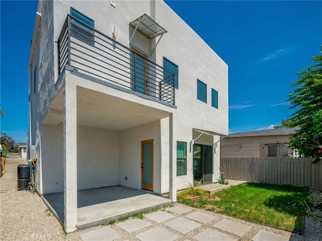 2672 Newell, Los Angeles, CA 90039