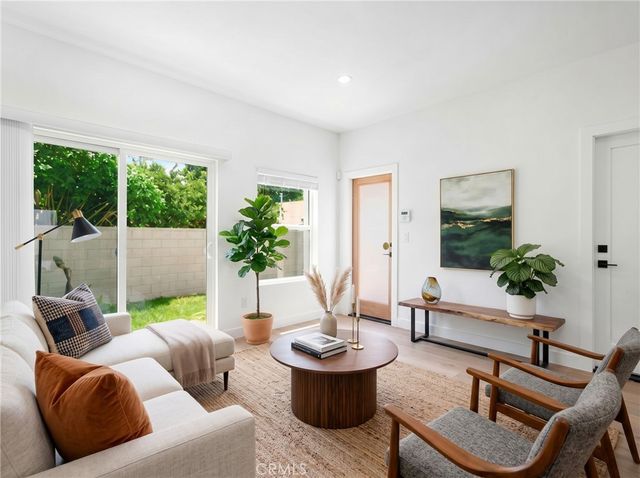 2672 Newell, Los Angeles, CA 90039