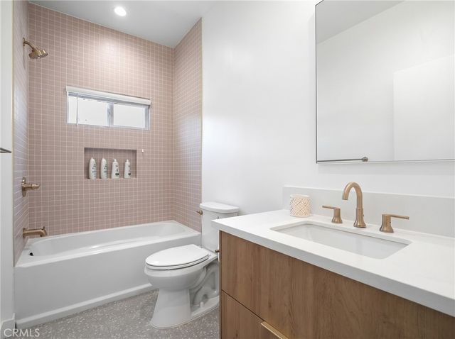 2672 Newell, Los Angeles, CA 90039