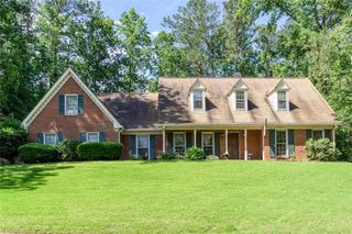 179 Lakeside NW Drive, Kennesaw, GA 30144