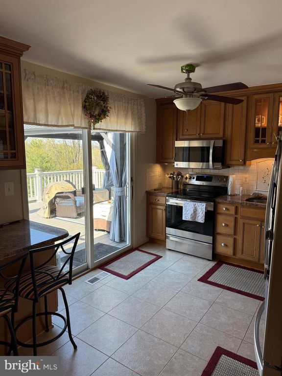 Image 13 of property listing at 5010 LEE HILL CIR, Monrovia, MD 21770