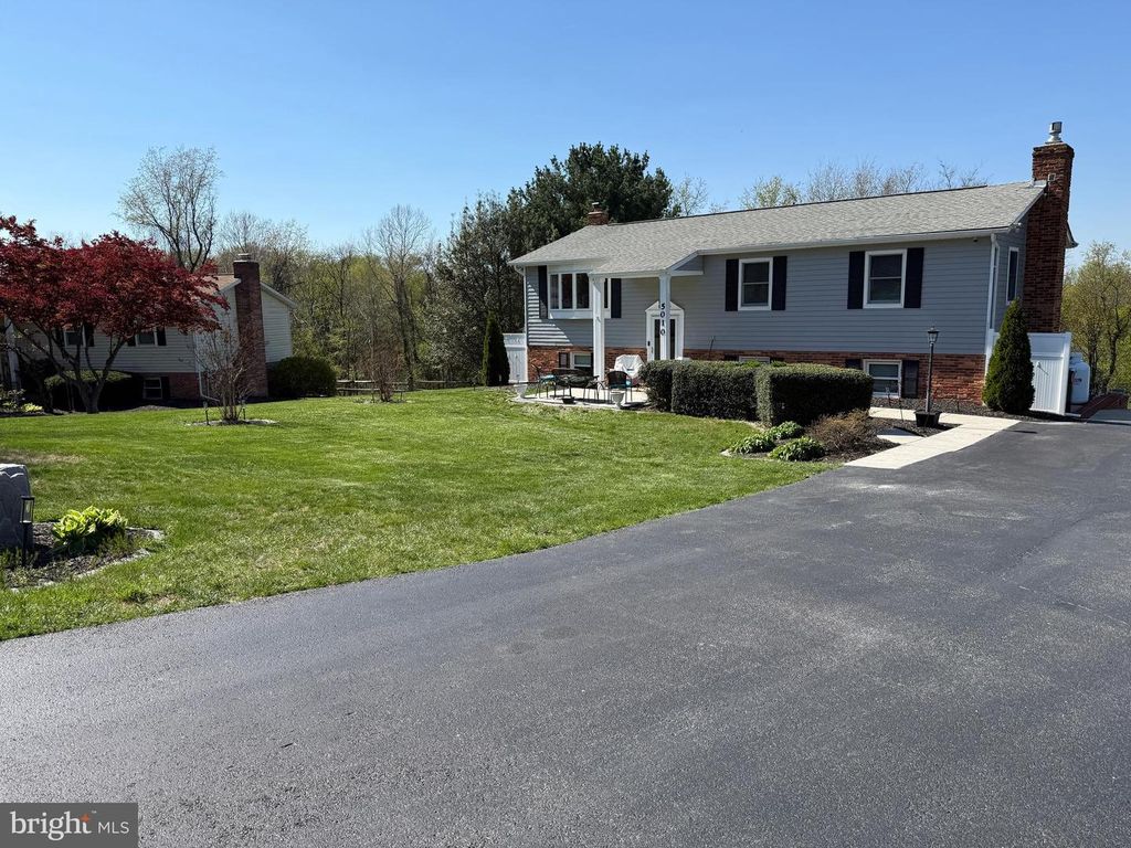 Image 4 of property listing at 5010 LEE HILL CIR, Monrovia, MD 21770